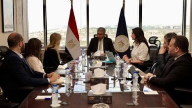 وزير السياحة والآثار يبحث مع مسؤولي شركة فيزا