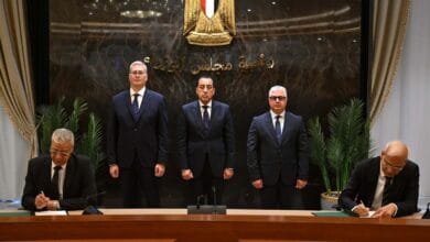 رئيس مجلس الوزراء يشهد توقيع عقد شراكة لإنشاء مصنع للأسمدة