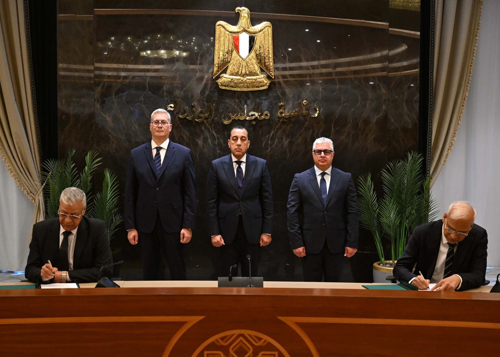 رئيس مجلس الوزراء يشهد توقيع عقد شراكة لإنشاء مصنع للأسمدة
