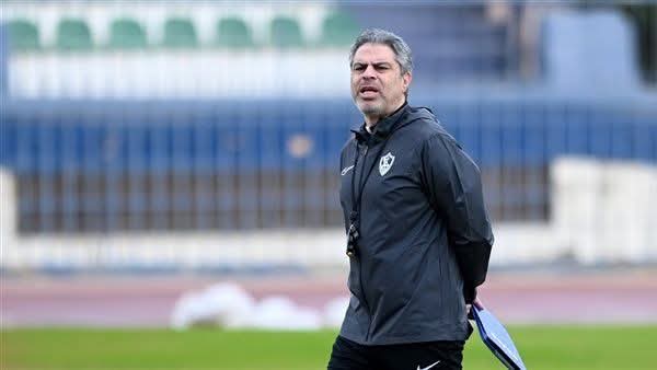 صورة لمعتمد جمال في مؤتمر صحفي