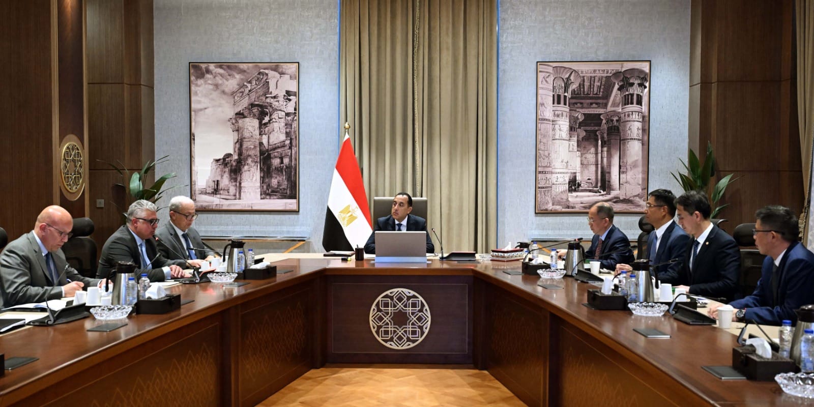 اجتماع رئيس مجلس الوزراء لمناقشة مشروع مصنع الألومنيوم