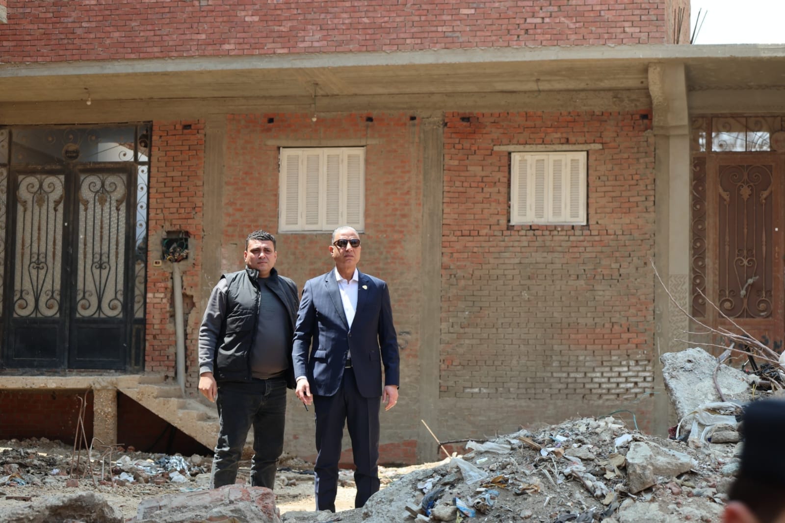 محافظ الجيزة خلال جولة تفقدية لمواجهة البناء المخالف