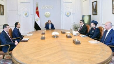 اجتماع الرئيس السيسي مع عدد من المسؤولين لبحث سبل ضبط السوق والأسعار