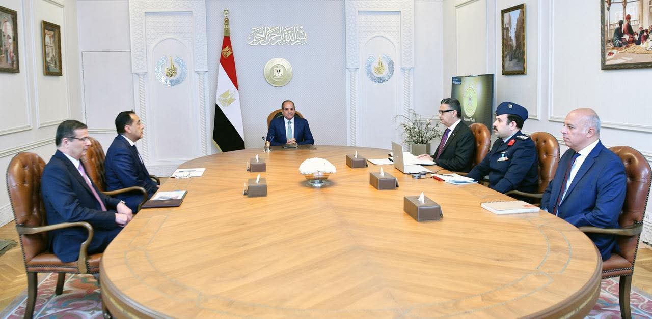 اجتماع الرئيس السيسي مع عدد من المسؤولين لبحث سبل ضبط السوق والأسعار