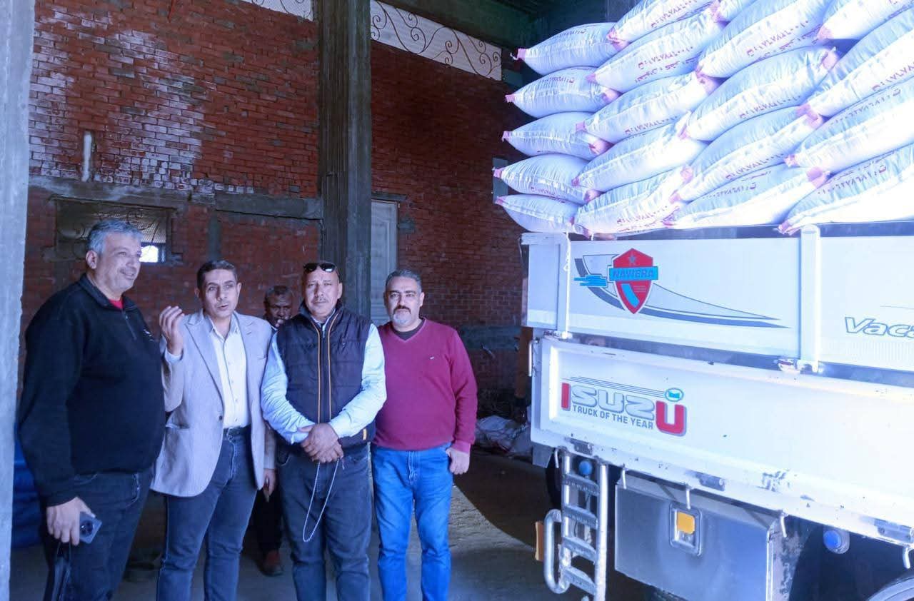 صورة لمخزن زراعي أو كميات من تقاوي الأرز.