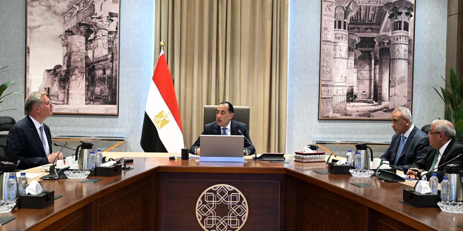 اجتماع رئيس مجلس الوزراء لمناقشة طرح شركات البترول بالبورصة