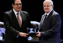 صورة تعبر عن الفوز بجائزة علمية