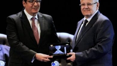 صورة تعبر عن الفوز بجائزة علمية