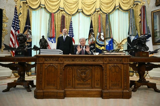 ترامب: الولايات المتحدة ستغادر منطقة قريبة من إيران خلال أسابيع