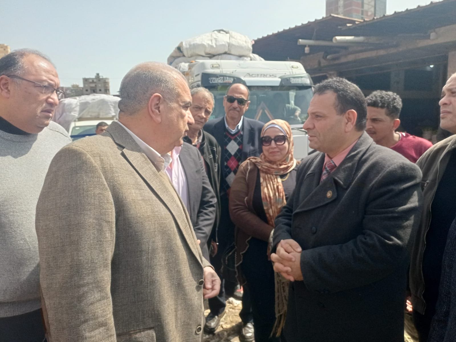 وكيل تموين الإسكندرية يتفقد سير العمل بسوق الجملة للخضر والفاكهة