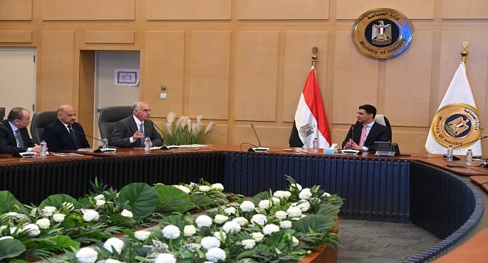 وزير الصناعة يبحث مضاعفة صادرات الرخام والجرانيت مع اتحاد الصناعات وجهاز الخدمة الوطنية