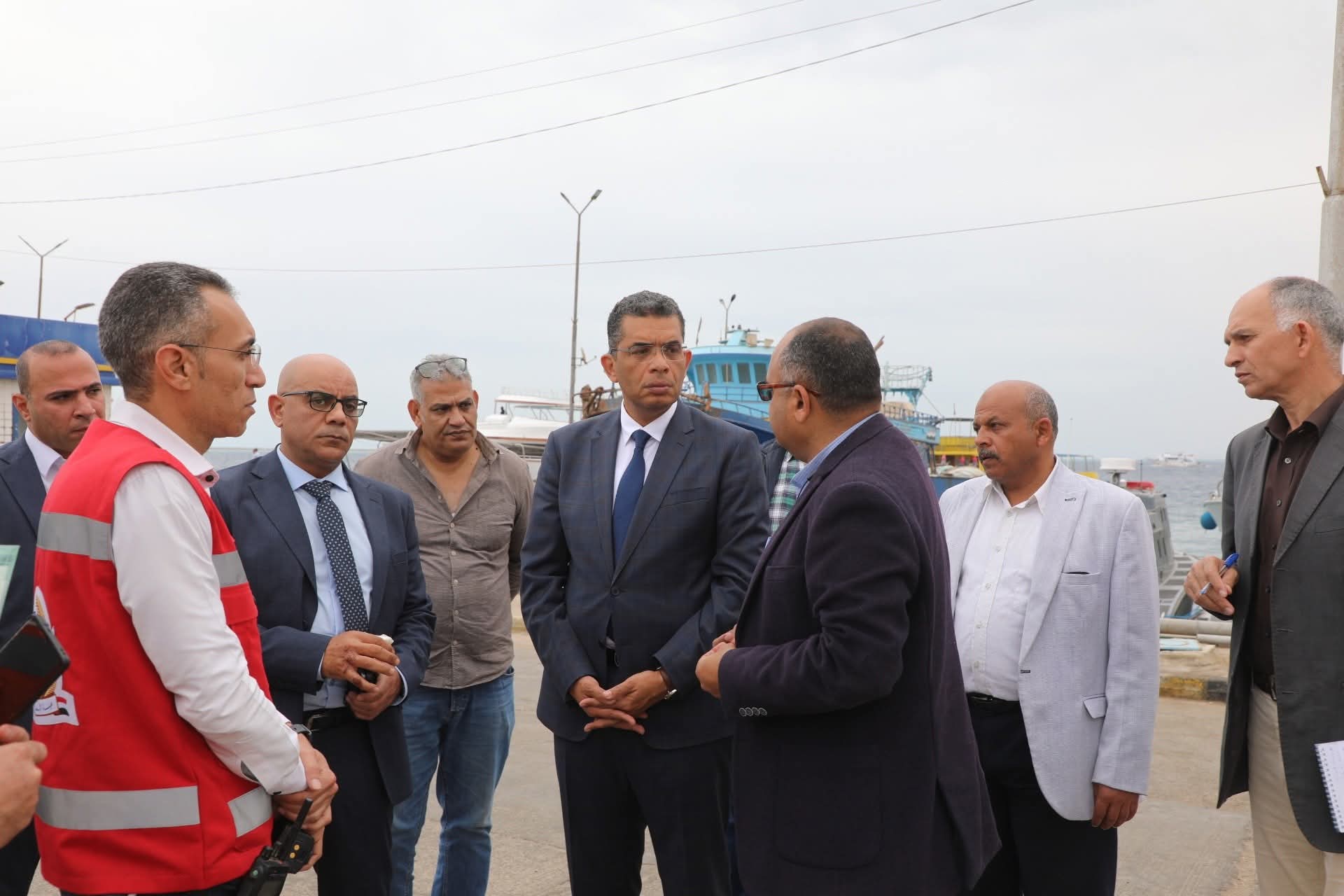 محافظ البحر الأحمر يتفقد موقع أول لنش إسعاف بحري متطور بالغردقة