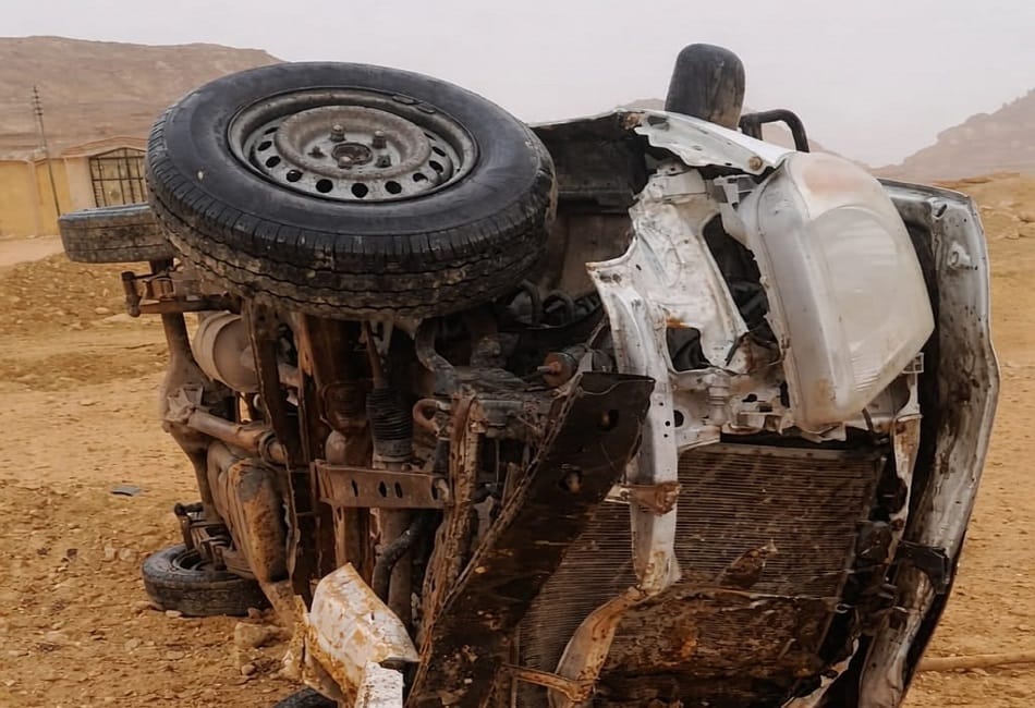 مصرع شخص وإصابة اثنين في انقلاب سيارة ربع نقل بسيوة