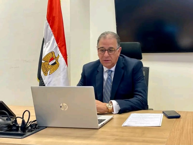 نائب وزير الخارجية يبحث شؤون الجالية المصرية بسلطنة عمان افتراضياً