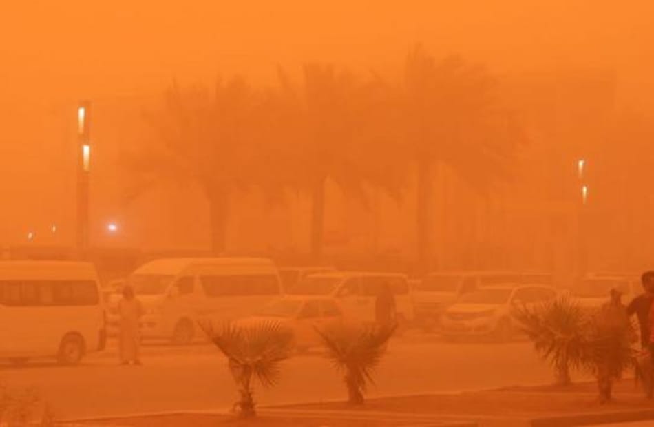 عاصفة ترابية شديدة تجتاح مدن مطروح وتستدعي رفع حالة الطوارئ