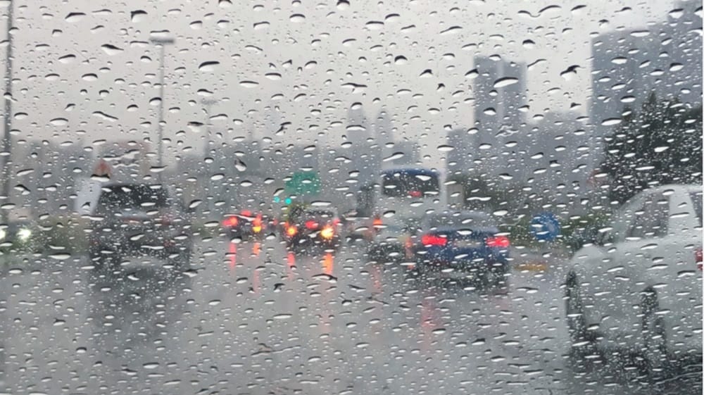 المرور توصي بإجراءات السلامة أثناء هطول الأمطار لتجنب انزلاق المركبات