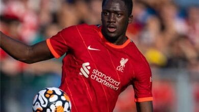 ليفربول يكثف مفاوضات تجديد عقد كوناتي وسط غموض مستقبلي