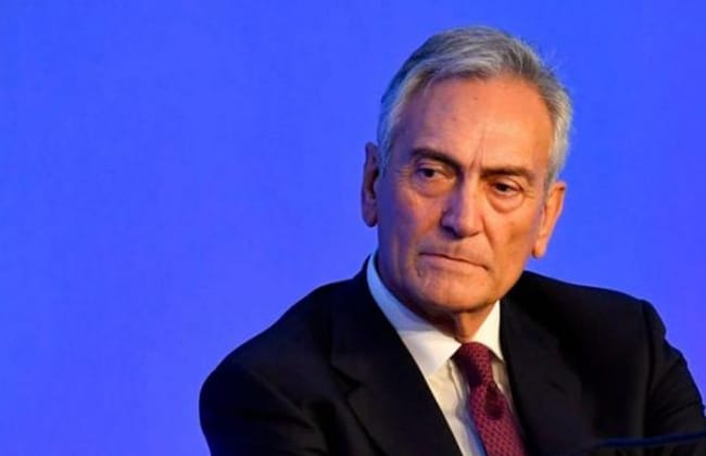 استقالة رئيس الاتحاد الإيطالي لكرة القدم وسط ضغوط سياسية