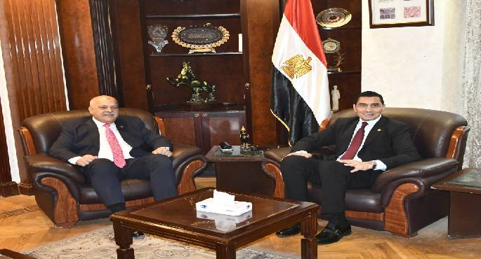 وزير الشباب والرياضة يبحث مع رئيس اتحاد الرماية خطط العمل والبطولات المقبلة