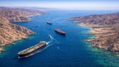 القدس العربي: تهديدات ترامب تزيد المخاطر العالمية وتدفع 36 دولة للاجتماع بشأن مضيق هرمز