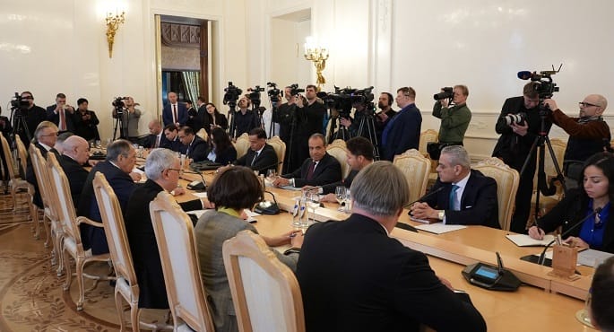 وزيرا خارجية مصر وروسيا يبحثان سبل تعزيز العلاقات الثنائية والتطورات الإقليمية