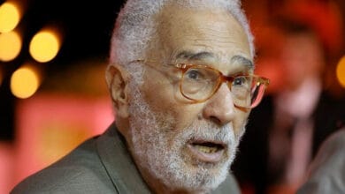 ابن الفنان عبدالرحمن أبوزهرة يطلب الدعاء لوالده بعد نقله للعناية المركزة