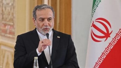 وزير الخارجية الإيراني يحذر من مخاطر إشعاعية ويهاجم صمت المجتمع الدولي