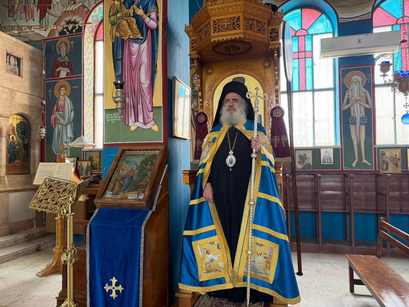 رئيس أساقفة الروم الأرثوذكس بالقدس يدعو كنائس العالم للصلاة لوقف الحرب