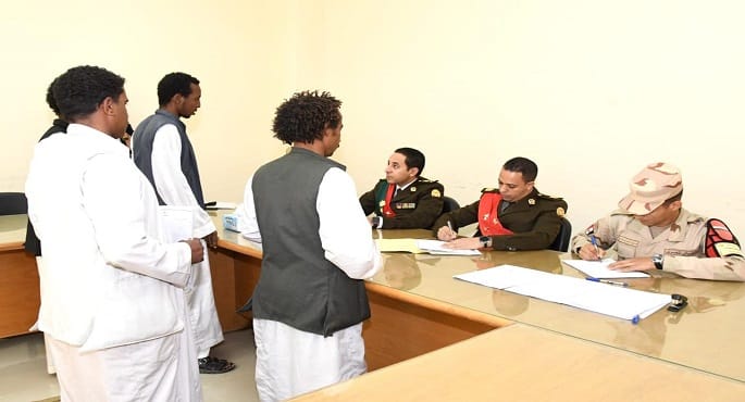 القوات المسلحة تسيّر لجانًا تجنيدية لإنهاء المواقف التجنيدية بالمناطق الحدودية