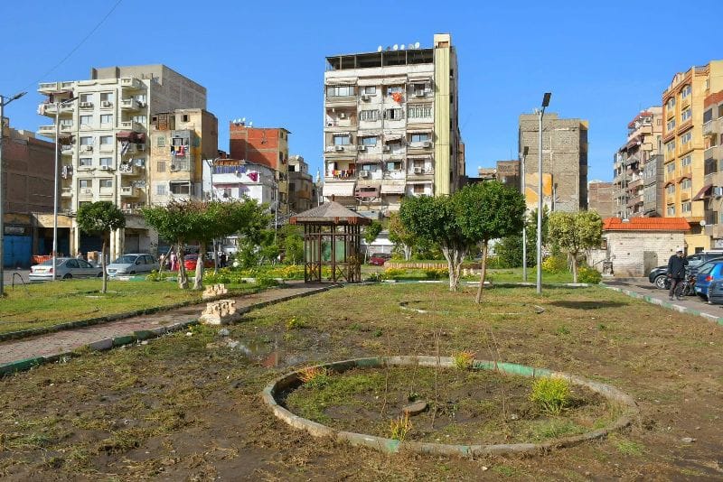 محافظ بورسعيد: المساحات الخضراء عنصر إلزامي في مشاريع التطوير العمراني