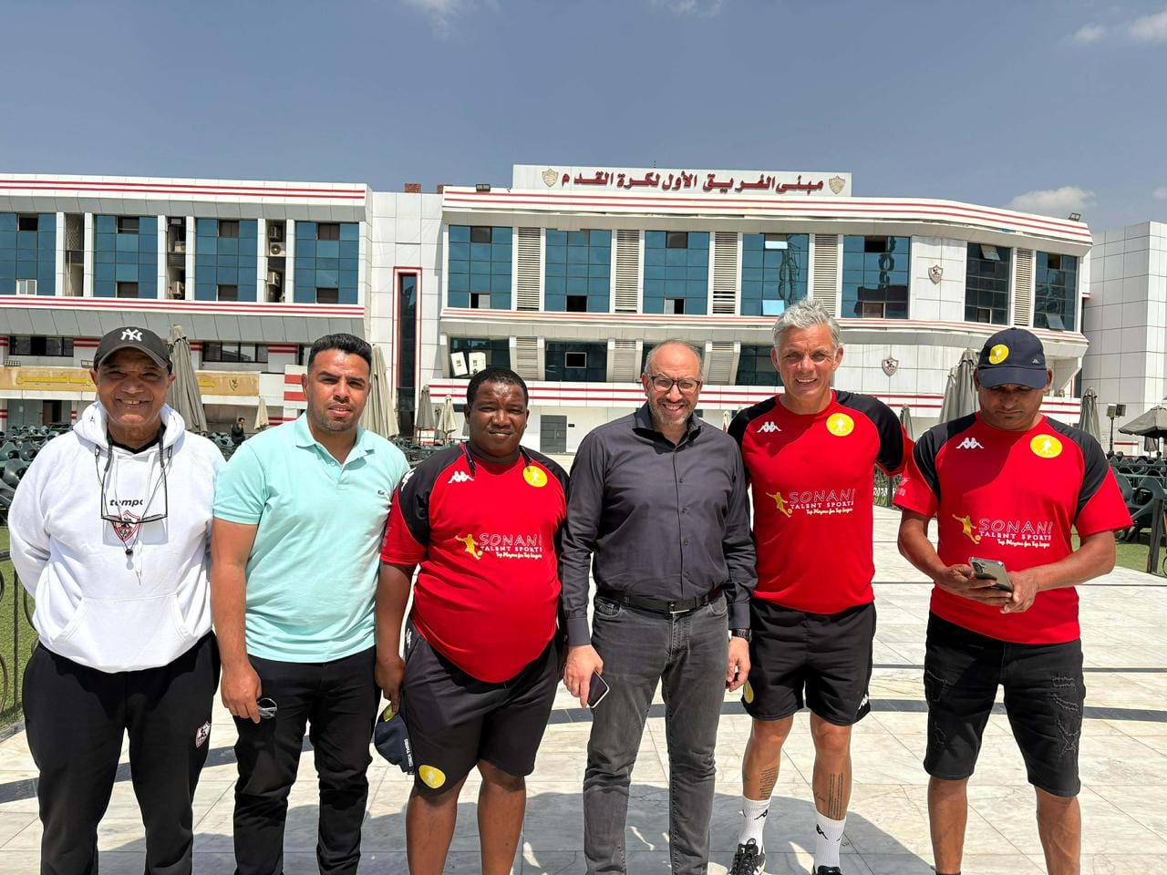 نجم جنوب إفريقي سابق يزور نادي الزمالك
