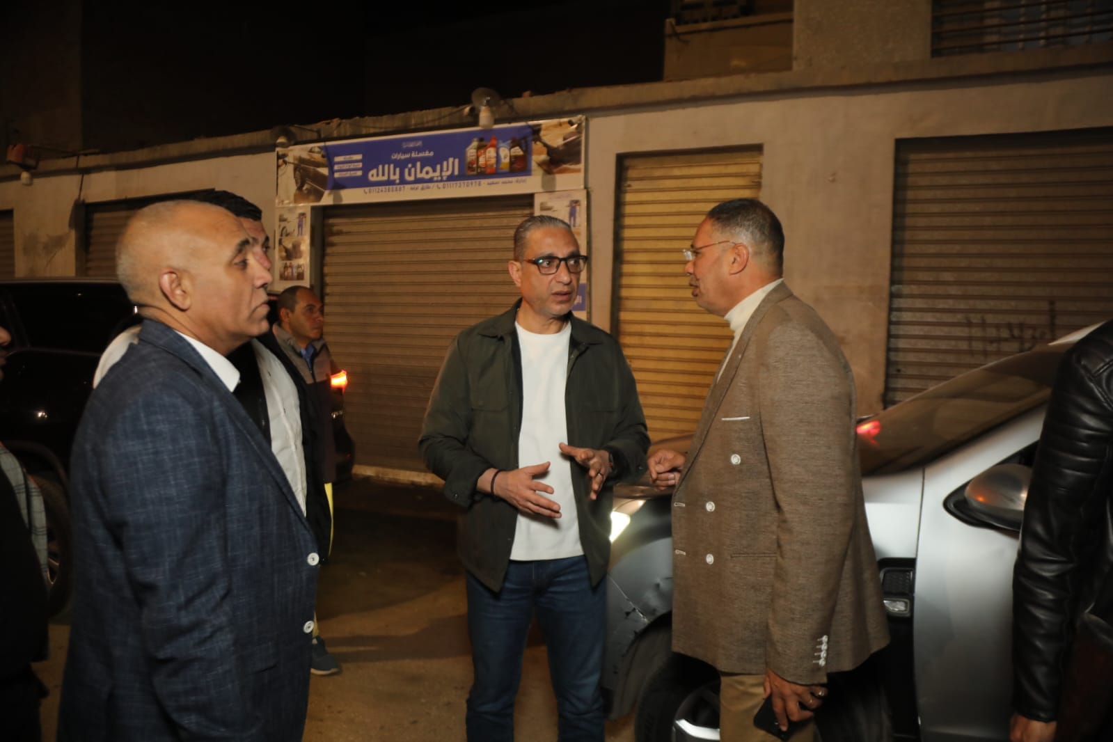 محافظ الجيزة يجري جولة ليلية مفاجئة بقرى أوسيم لمتابعة النظافة وترشيد الكهرباء