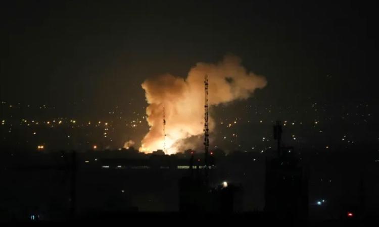 انفجارات هائلة تهز مدن إيرانية متعددة