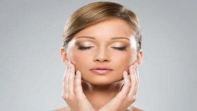 قشر التفاح: مكون طبيعي يمنح بشرتكِ لمعاناً ونضارة