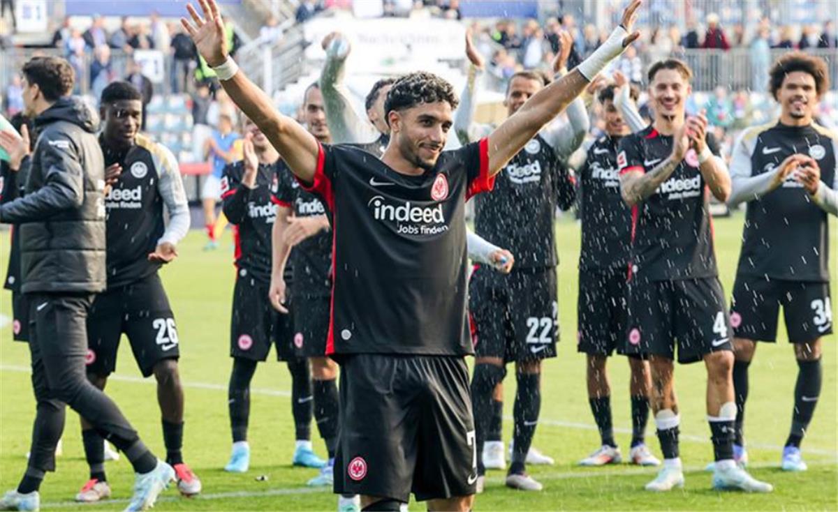 وفاة مشجع لآينتراخت فرانكفورت إثر أزمة قلبية خلال مباراة