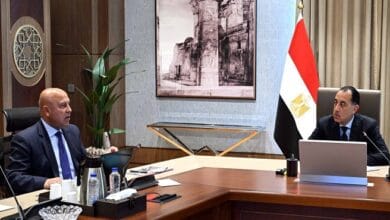 رئيس الوزراء يتابع مع وزير النقل ملفات عمل الوزارة ومستجدات تطوير الموانئ والمحاور الطرقية