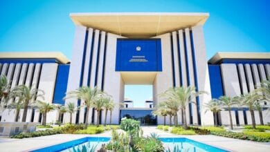 مصر تدين الاعتداء على قنصلية الكويت بالبصرة واستهداف المنشآت النفطية والمدنية بالخليج