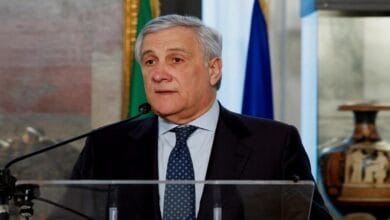 وزير الخارجية الإيطالي يستدعي سفير إسرائيل على خلفية إطلاق نار على مركبة لليونيفيل بلبنان