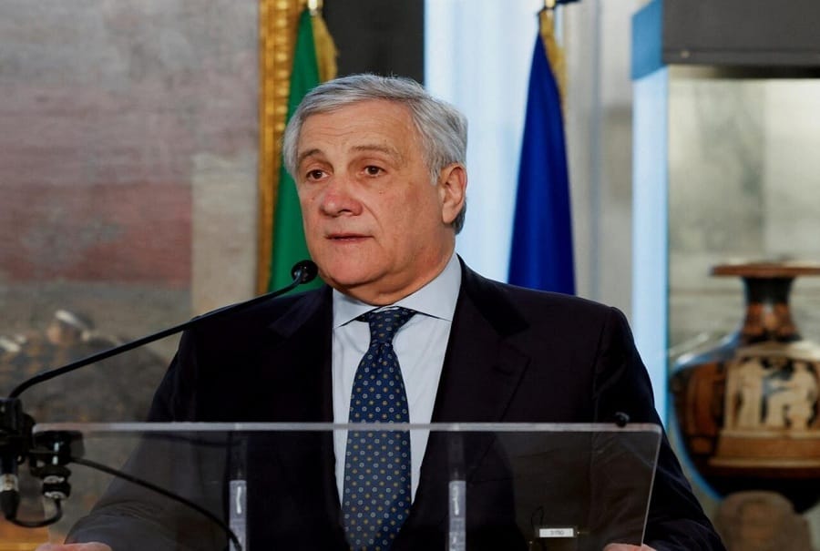 وزير الخارجية الإيطالي يستدعي سفير إسرائيل على خلفية إطلاق نار على مركبة لليونيفيل بلبنان