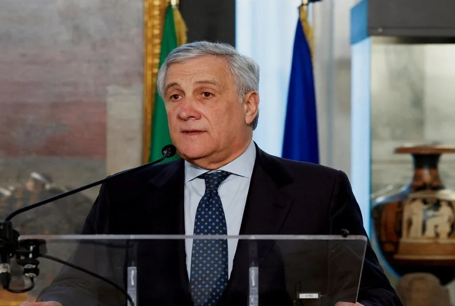 وزير الخارجية الإيطالي يستدعي سفير إسرائيل على خلفية إطلاق نار على مركبة لليونيفيل بلبنان