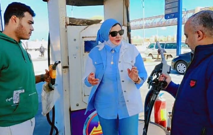 تحرير محضر ضد صاحب محطة تموين سيارات بمطروح لتصرفه في 184 طن سولار مدعم