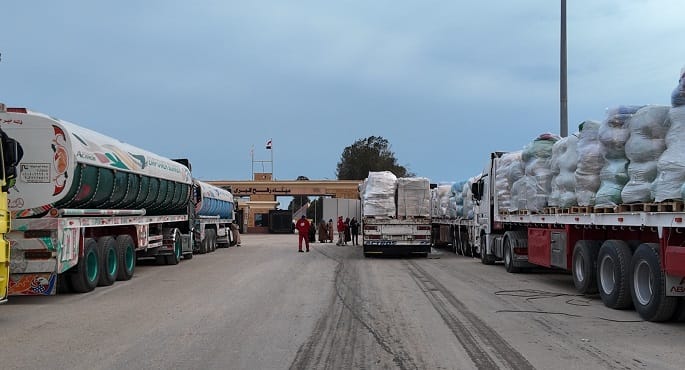 الهلال الأحمر المصري يرسل 4,945 طناً مساعدات إنسانية لدعم الفلسطينيين عبر قافلة «زاد العزة»