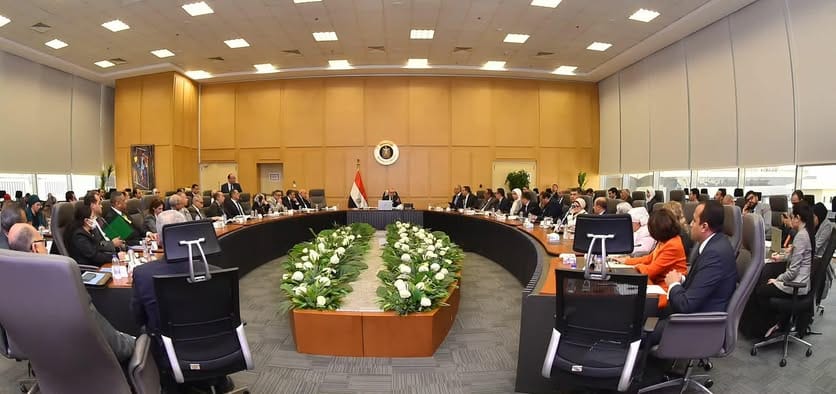 وزير الاستثمار يقترح إنشاء مدارس فنية لنقل التكنولوجيا الكورية في صناعة السيارات