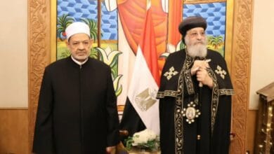 شيخ الأزهر يهنئ البابا تواضروس بعيد القيامة المجيد هاتفياً