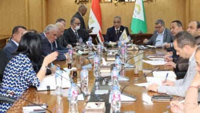 محافظ الجيزة يبحث مطالب مواطني الشمال مع نواب البرلمان ويضع حلولاً للأزمات