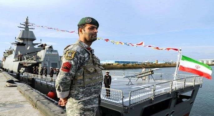 الحرس الثوري الإيراني يهدد الولايات المتحدة بـ'دوامات مميتة' في مضيق هرمز