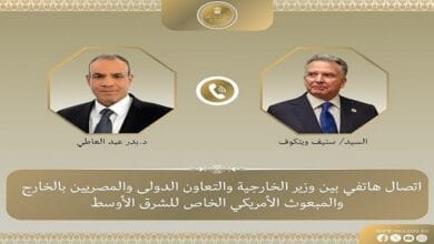 وزير الخارجية يبحث هاتفيًا مع المبعوث الأمريكي مستجدات الوضع الإقليمي