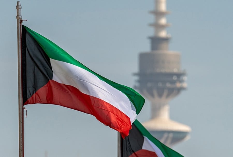 السفير البريطاني لدى الكويت يؤكد التزام بلاده الراسخ بأمن الكويت