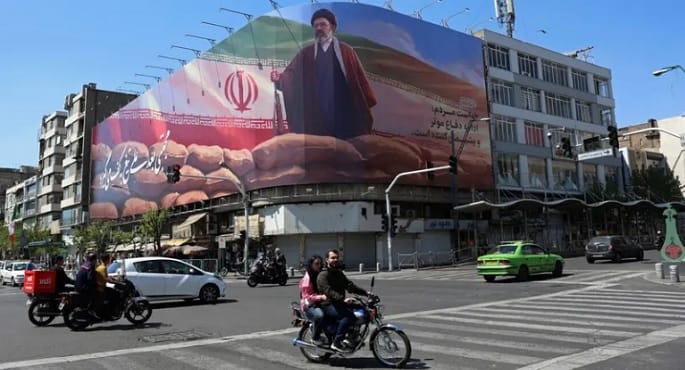 إيران تؤكد وجود بدائل برية لمواجهة الحصار البحري الأمريكي