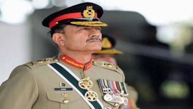 قائد الجيش الباكستاني يصل إلى طهران لبحث جهود الوساطة